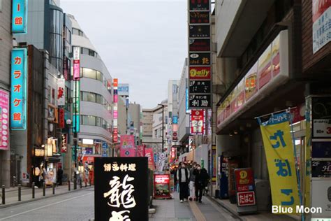 千葉駅周辺 暇つぶし - 駅前のカフェで宇宙の謎を考える