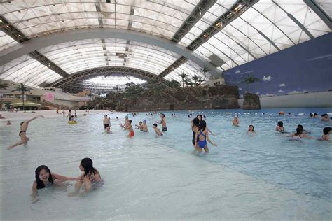 室内プール 関西 ～水の中の異世界への招待状～